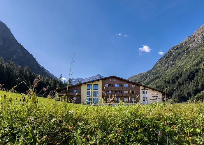 Hotel Sonnblick Sankt Leonhard im Pitztal photo
